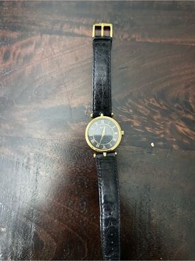 Genuine Gucci Women's Gold-Tone Black Dial Leather Strap Watch - black strap